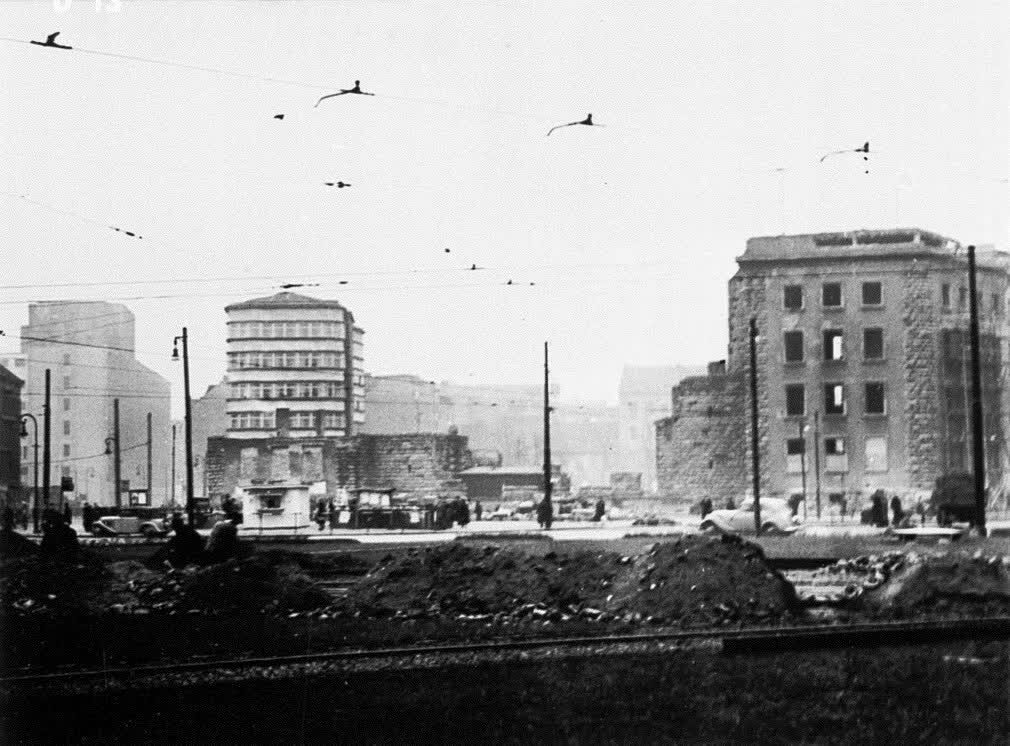Alexanderplatz in 1950, cleared of rubble, with bomb-damaged buildings around the square