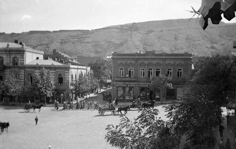 A fire brigade crossing Erivan Square in Tiflis in 1890, the city hall on the left