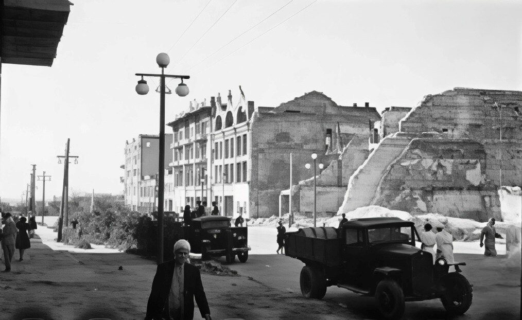 Trucks and passers-by on Gogol Street in Stalingrad in 1944, beside the shells of ruined buildings