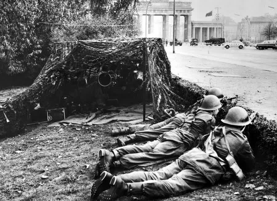 Allied soldiers dug in near the Brandenburg Gate in 1961, the year the Berlin Wall went up