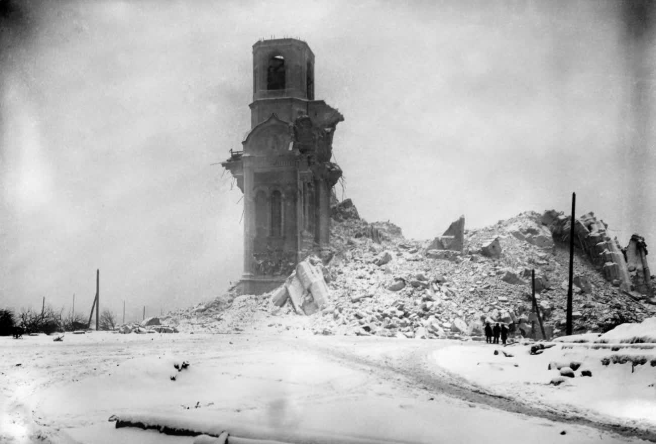 A lone ruined fragment of the Cathedral of Christ the Saviour standing amid rubble and snow after its demolition in December 1931