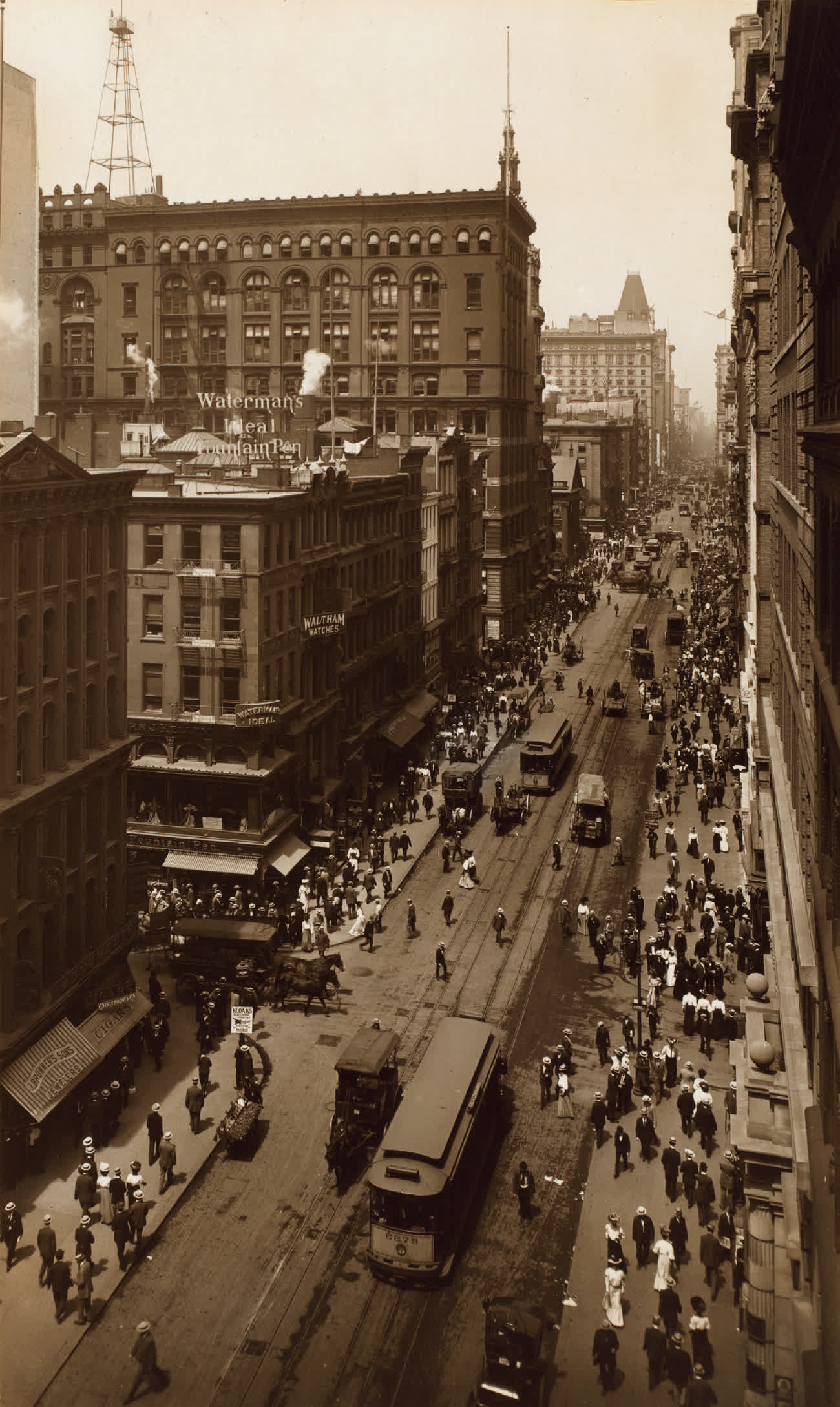 Broadway at Cortlandt Street, Lower Manhattan, 1907 — crowds, streetcars and horse carts on a busy downtown avenue